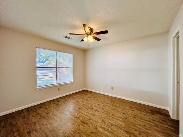 8913 SCHICK RD B, Austin, TX 78729