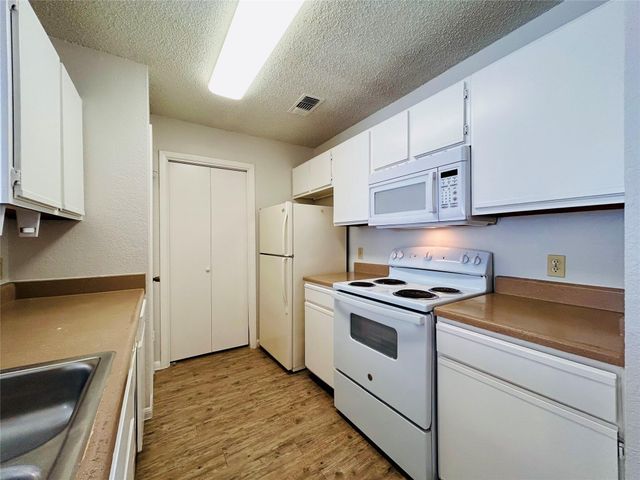 8913 SCHICK RD B, Austin, TX 78729