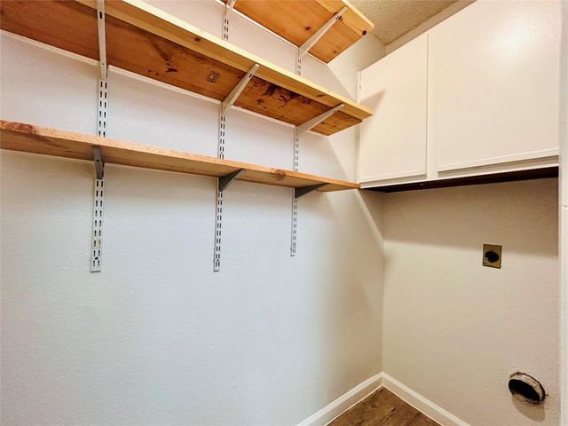 8913 SCHICK RD B, Austin, TX 78729