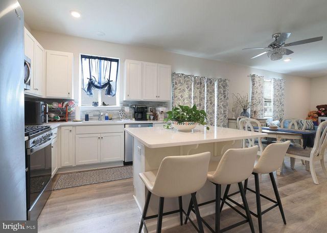 9 LOOKOUT AVE, Barnegat, NJ 08005