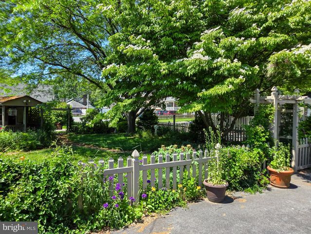 524 LOCUST ST, Denver, PA 17517