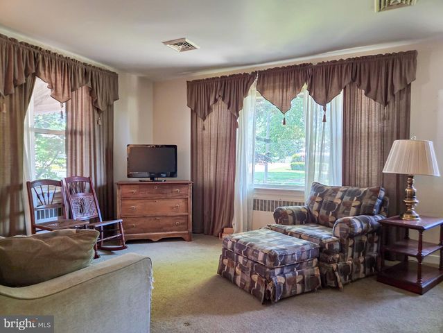 524 LOCUST ST, Denver, PA 17517