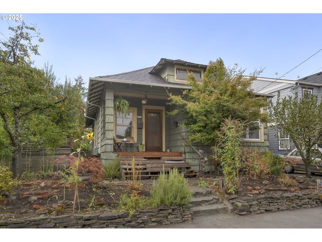 1013 Ne SUMNER St, Portland, OR 97211