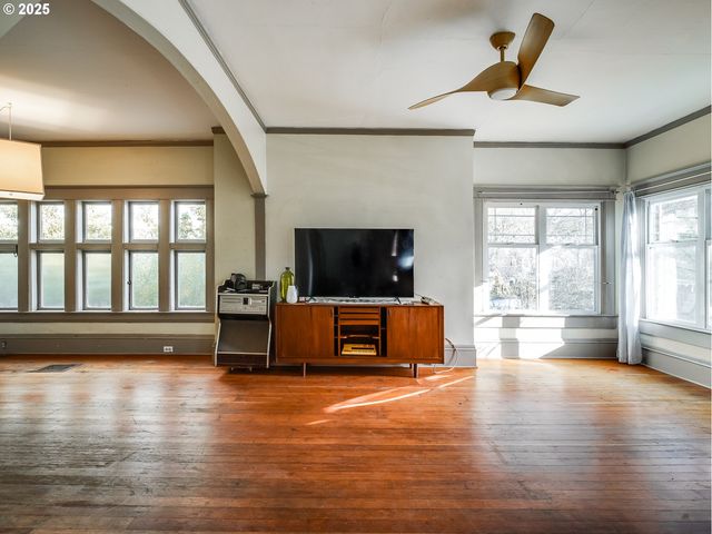 1013 Ne SUMNER St, Portland, OR 97211