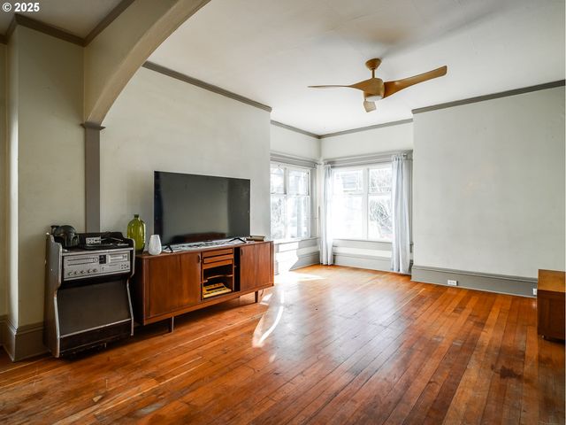 1013 Ne SUMNER St, Portland, OR 97211