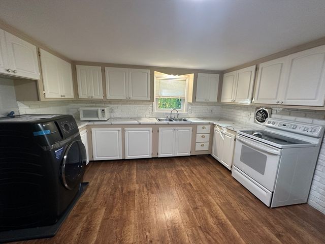 2 Bow St 2, Plainville, MA 02762