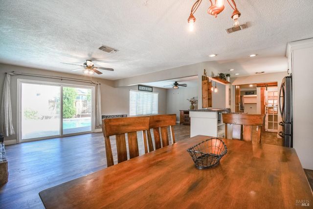 255 Alderglen Dr, Dixon, CA 95620