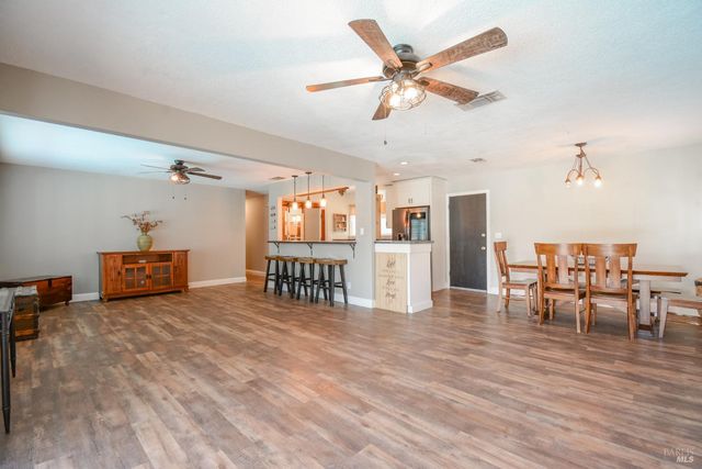 255 Alderglen Dr, Dixon, CA 95620