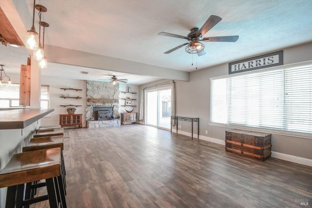 255 Alderglen Dr, Dixon, CA 95620