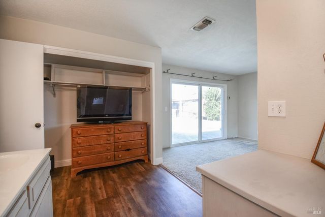 255 Alderglen Dr, Dixon, CA 95620