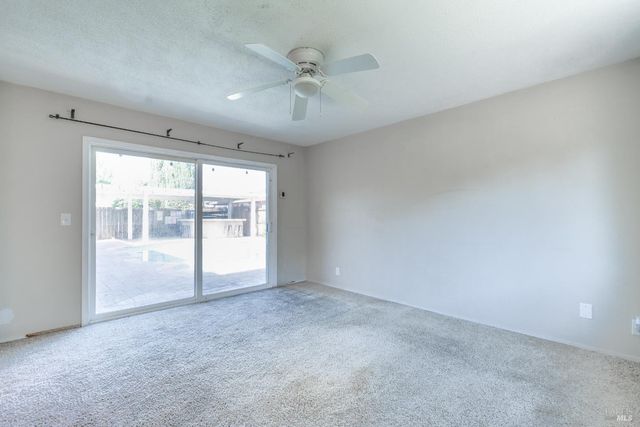 255 Alderglen Dr, Dixon, CA 95620