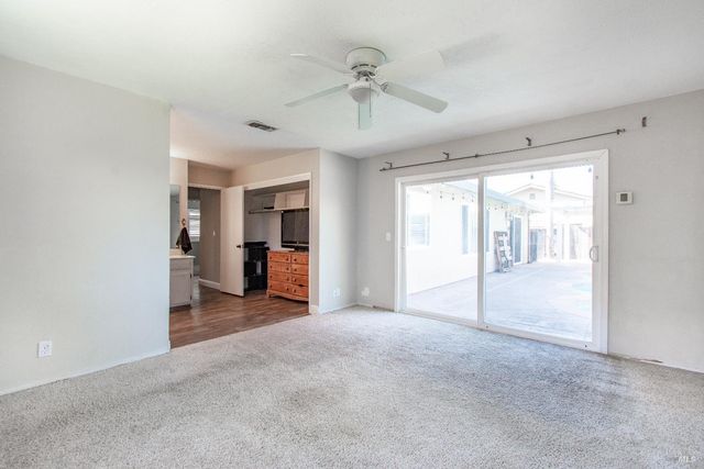 255 Alderglen Dr, Dixon, CA 95620