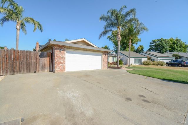 255 Alderglen Dr, Dixon, CA 95620
