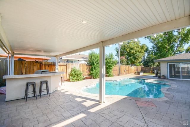 255 Alderglen Dr, Dixon, CA 95620