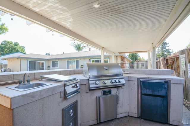 255 Alderglen Dr, Dixon, CA 95620