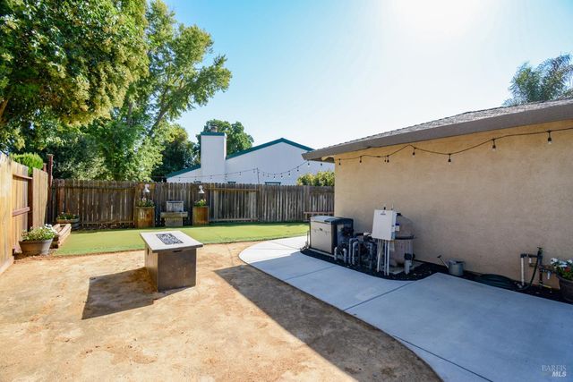 255 Alderglen Dr, Dixon, CA 95620