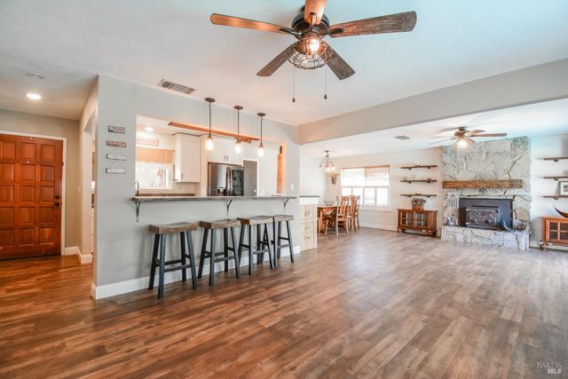 255 Alderglen Dr, Dixon, CA 95620