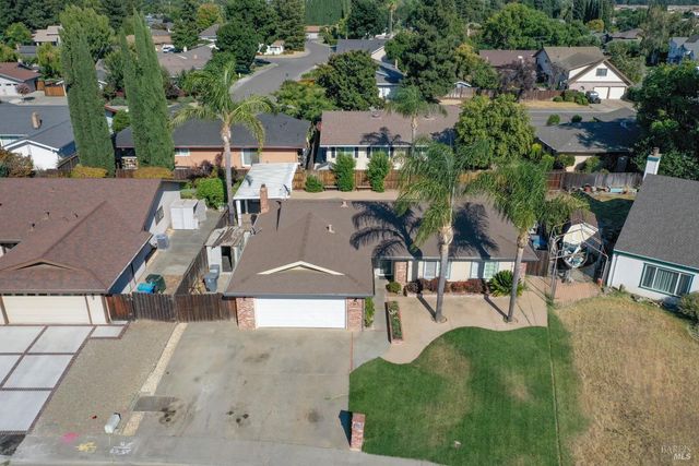 255 Alderglen Dr, Dixon, CA 95620