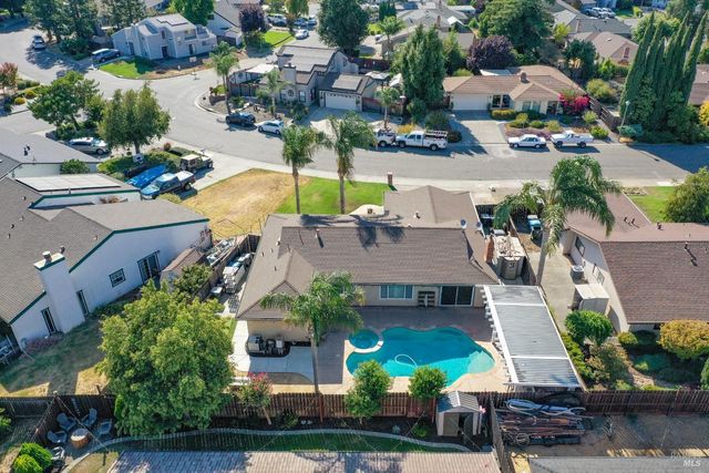 255 Alderglen Dr, Dixon, CA 95620