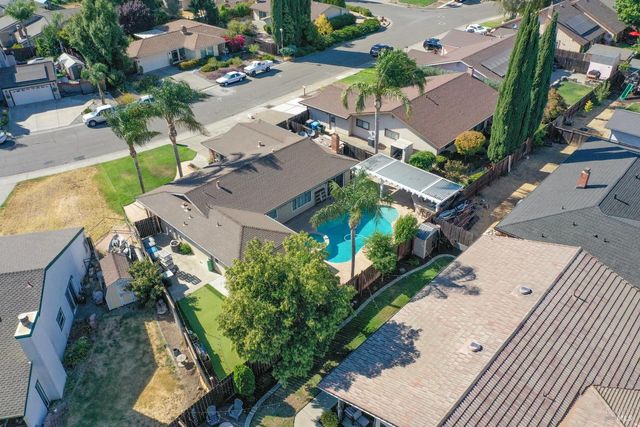 255 Alderglen Dr, Dixon, CA 95620
