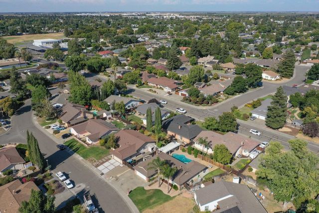 255 Alderglen Dr, Dixon, CA 95620