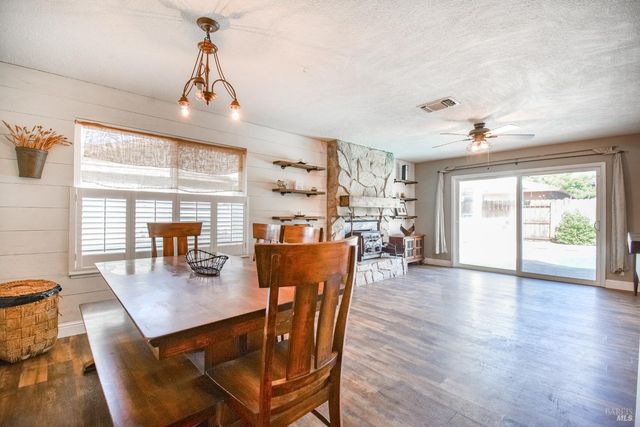 255 Alderglen Dr, Dixon, CA 95620