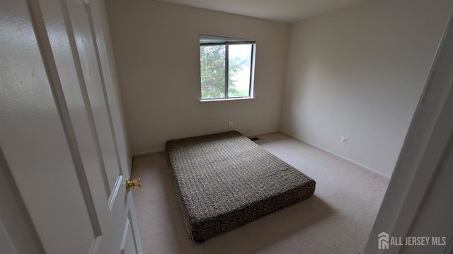 12 Sunflower Court, Edison, NJ 08820