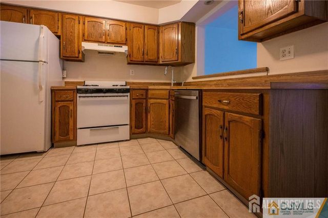12 Sunflower Court, Edison, NJ 08820