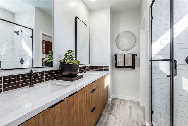 12721 Sky Place 8, Hawthorne, CA 90250