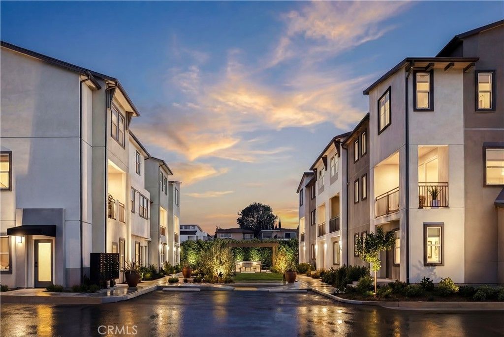 12721 Sky Place 8, Hawthorne, CA 90250