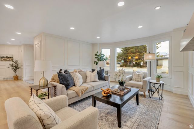 10158 S BUTTERCUP DR, Sandy, UT 84092