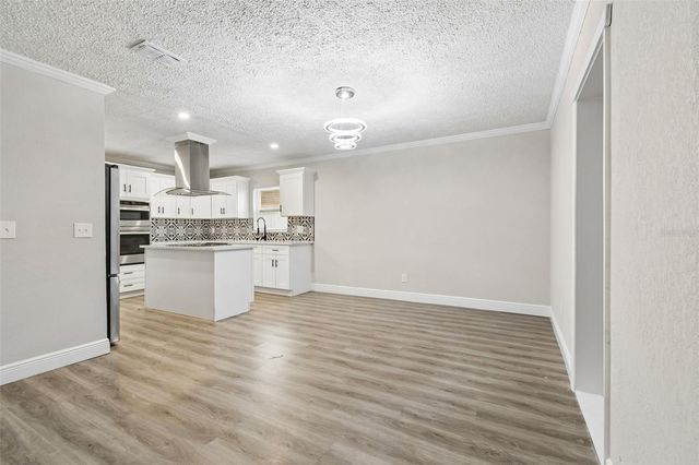 7403 SPRING COURT, Tampa, FL 33634