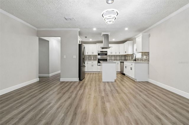 7403 SPRING COURT, Tampa, FL 33634