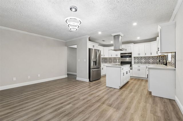 7403 SPRING COURT, Tampa, FL 33634