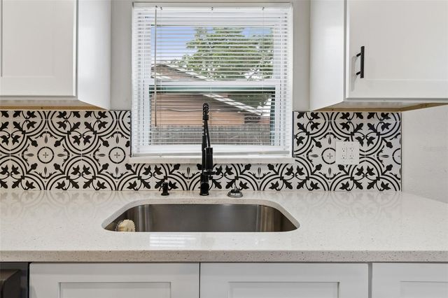 7403 SPRING COURT, Tampa, FL 33634