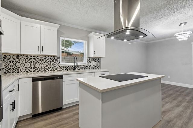 7403 SPRING COURT, Tampa, FL 33634