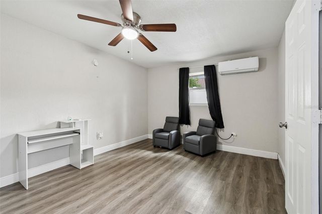 7403 SPRING COURT, Tampa, FL 33634