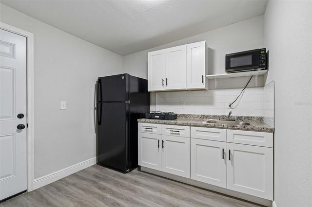 7403 SPRING COURT, Tampa, FL 33634