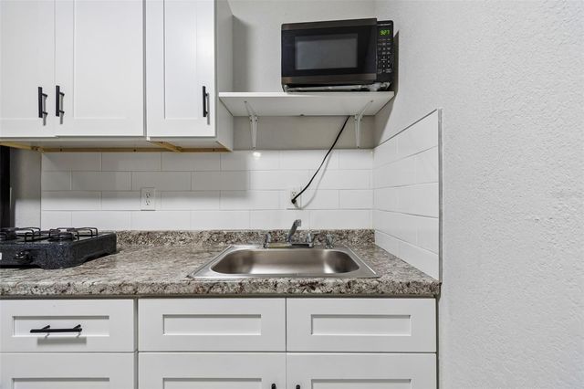 7403 SPRING COURT, Tampa, FL 33634