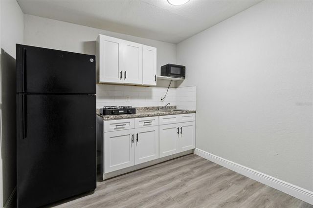 7403 SPRING COURT, Tampa, FL 33634