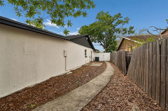 7403 SPRING COURT, Tampa, FL 33634