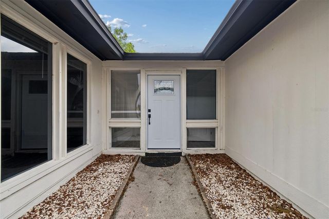 7403 SPRING COURT, Tampa, FL 33634