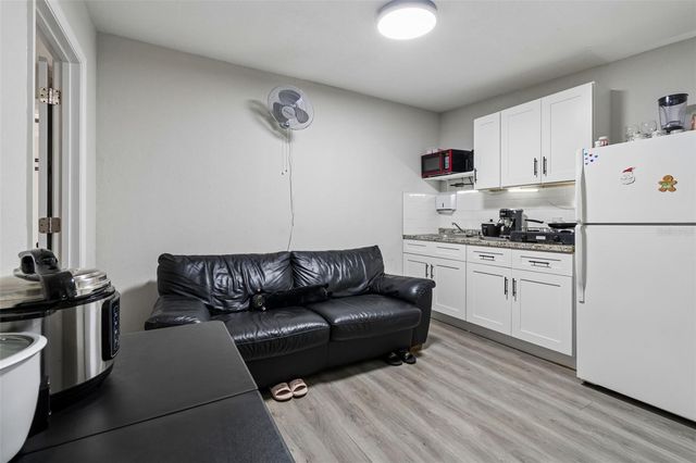 7403 SPRING COURT, Tampa, FL 33634