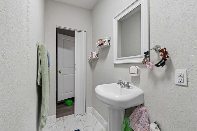 7403 SPRING COURT, Tampa, FL 33634