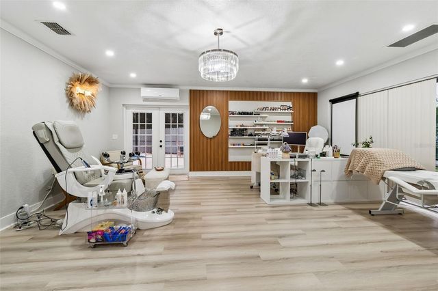 7403 SPRING COURT, Tampa, FL 33634