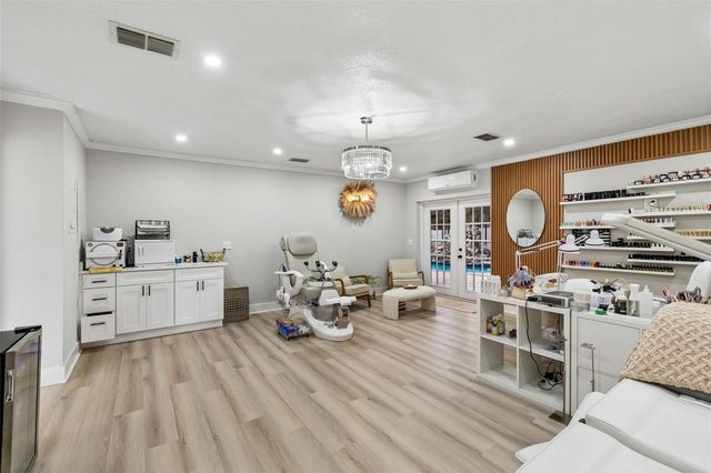 7403 SPRING COURT, Tampa, FL 33634