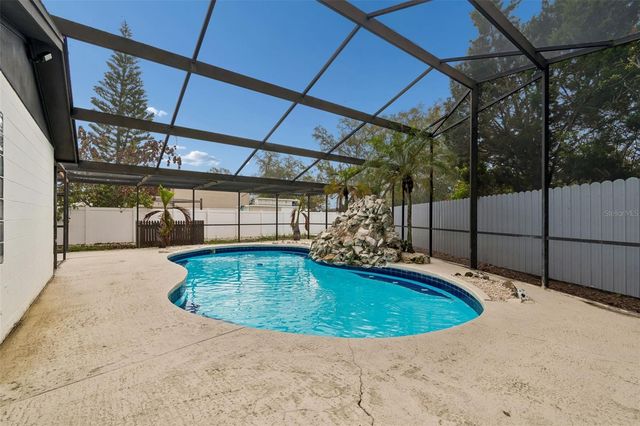 7403 SPRING COURT, Tampa, FL 33634