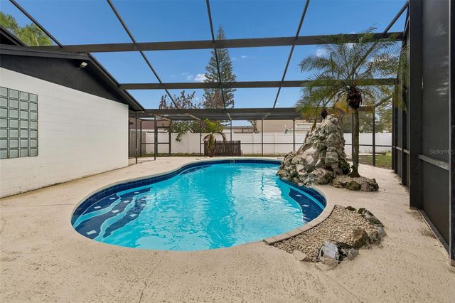 7403 SPRING COURT, Tampa, FL 33634