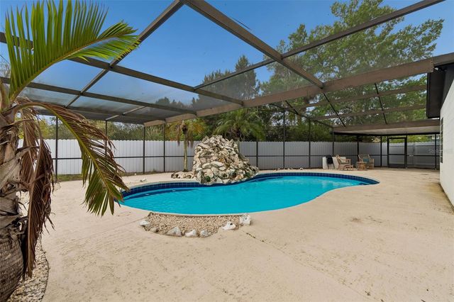 7403 SPRING COURT, Tampa, FL 33634