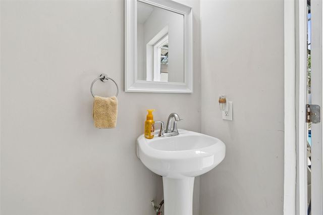 7403 SPRING COURT, Tampa, FL 33634